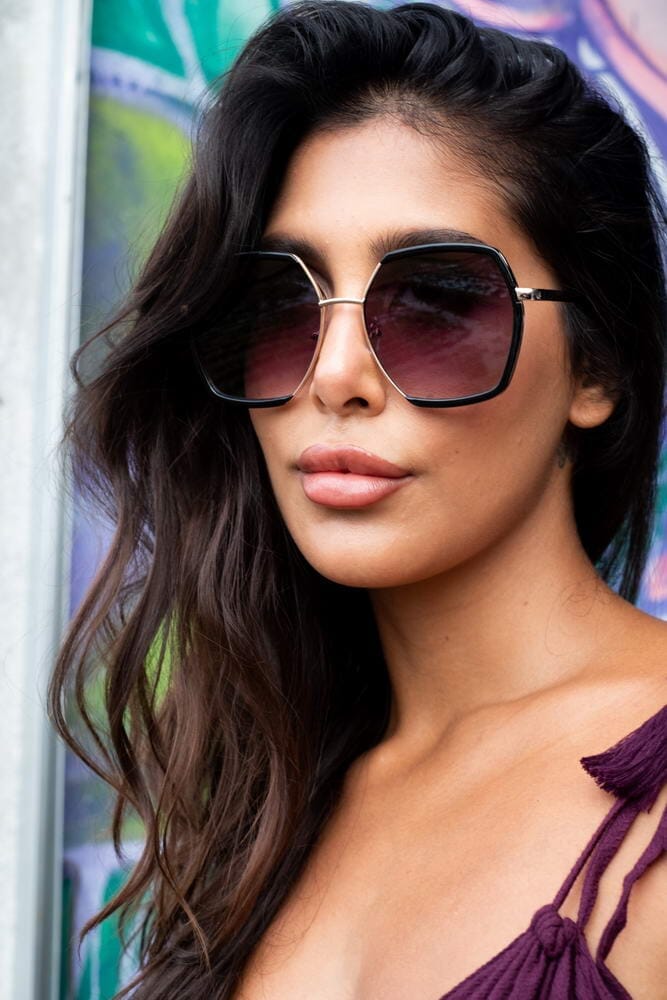 Black rimmed sunglasses. Uv400 protected.