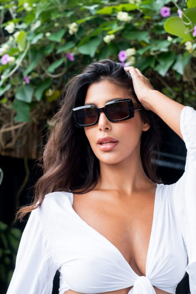 Rectangle sunglasses. UV400 protected. Brown frames.