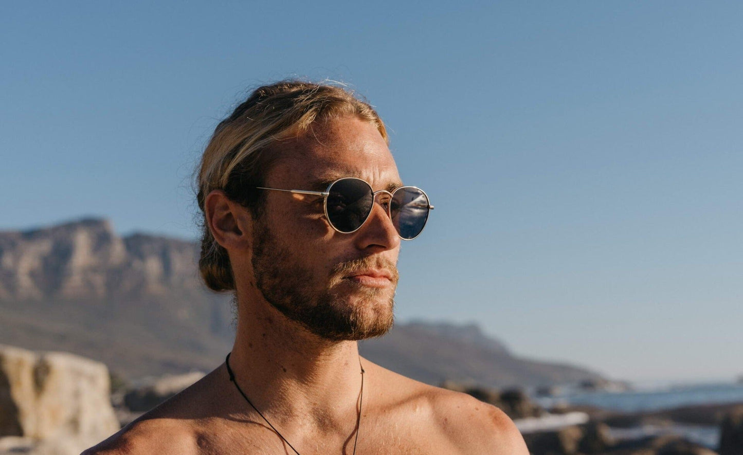 Round aviator sunglasses. Metal frames. Black lenses. Unisex.