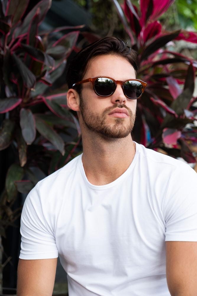 Unisex eyeglasses. Black lenses. Round frames. Uv400 protected.
