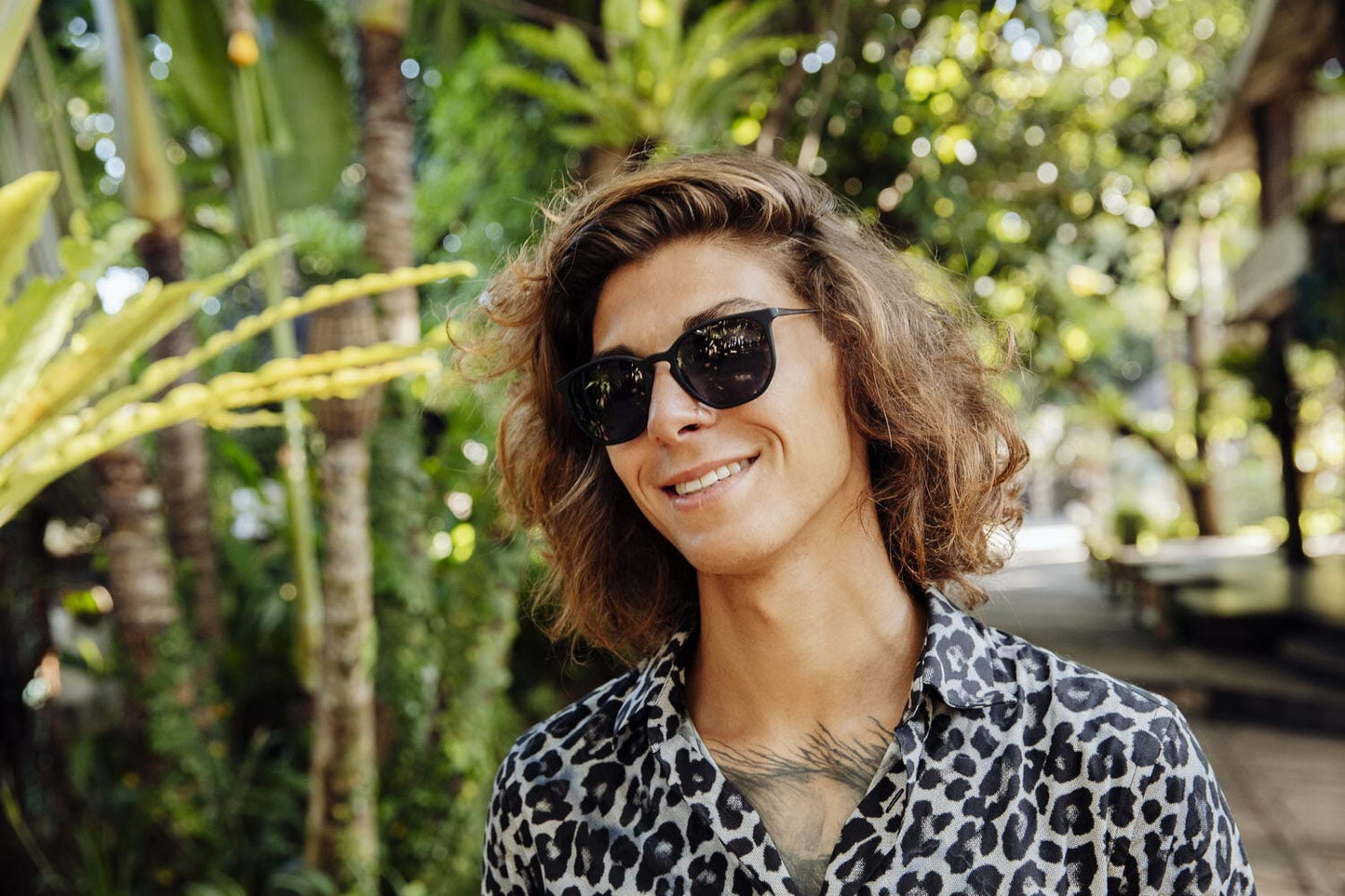 Unisex round sunglasses. UV400 protected.