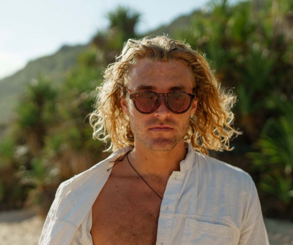 Keyhole nose bridge sunglasses. UV400 protected.